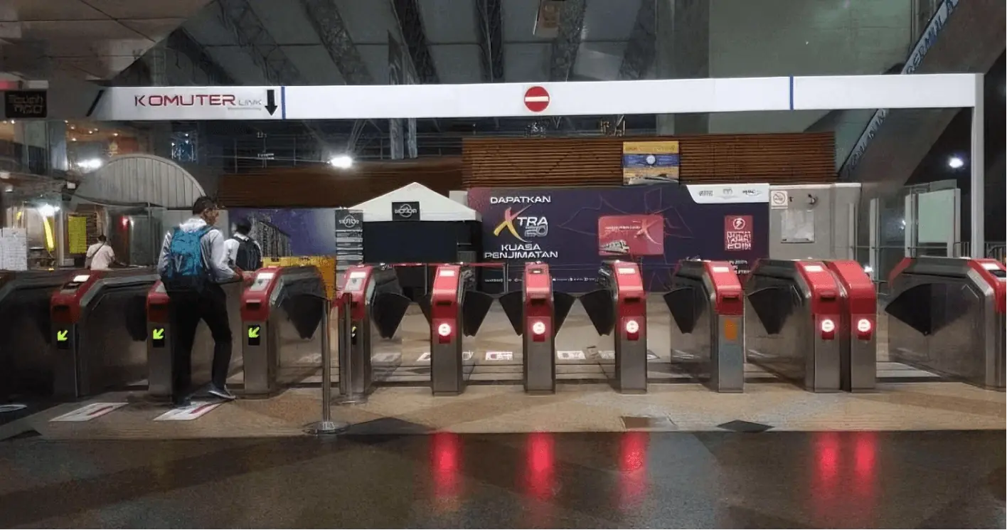 アクセス制御回転式改札口のアクセス許可を管理するにはどうすればよいですか?