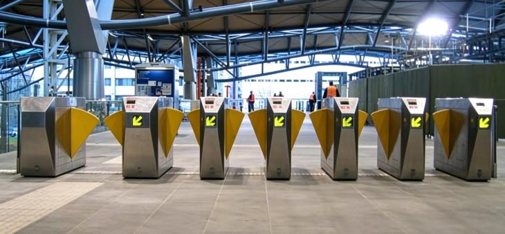 セキュリティ管理を強化するためにインテリジェント フラップ回転式改札口を選択および最適化するにはどうすればよいですか?