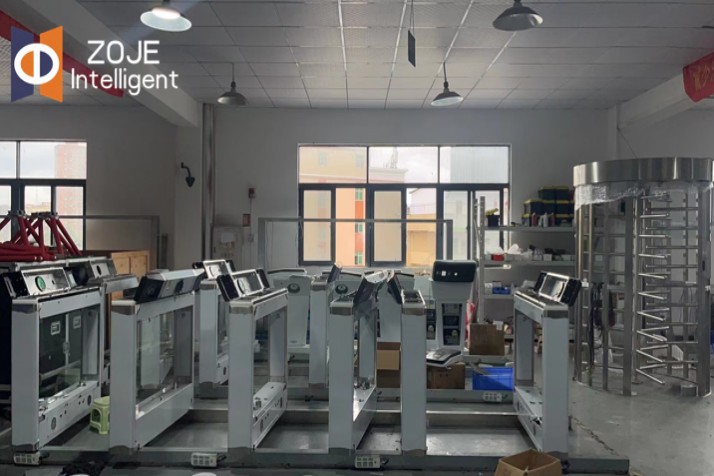 Swing turnstile 